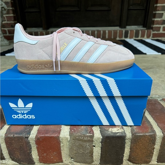 adidas Shoes - Brand new never worn gazelle womens size 9
